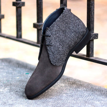 DapperFam Vivace in Nailhead / Grey Men's Sartorial & Lux Suede Chukka in Nailhead / Grey