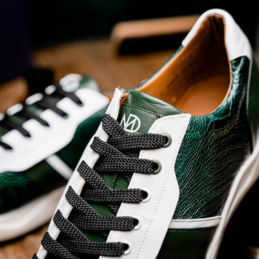 Lyon In Green / White