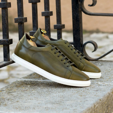 DapperFam Rivale in Olive Men's Italain Leather Trainer in #color_