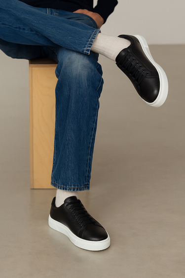 Belvedere Matteo in Black Pebbled Leather Low-Top Sneaker