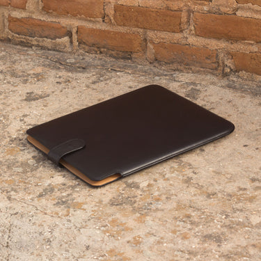 DapperFam Luxe Men's iPad Case in Black Painted Calf in #color_