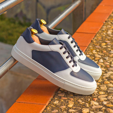 DapperFam Rivale in White / Navy Men's Italian Leather Trainer